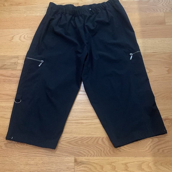 Chico’s zenergy by Chico’s Black elastic waist cargo capris pants Sz XL - Picture 4 of 8